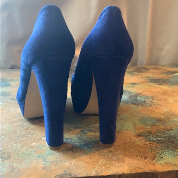 Strassed Heels - Picture 7 of 11